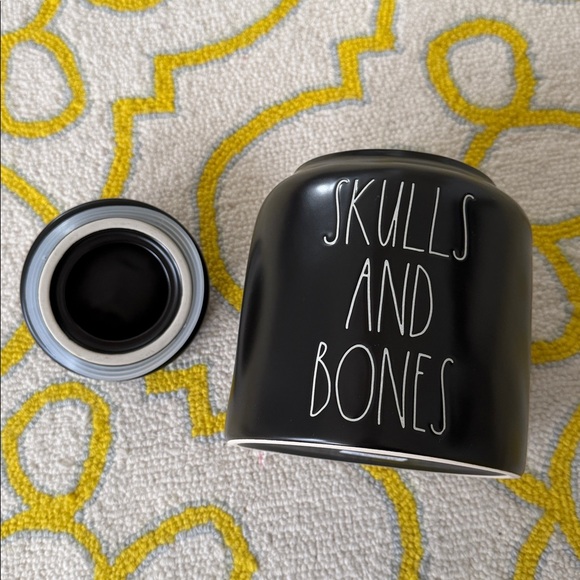 NWT Rae Dunn SKULLS AND BONES Large Canister - Picture 4 of 7
